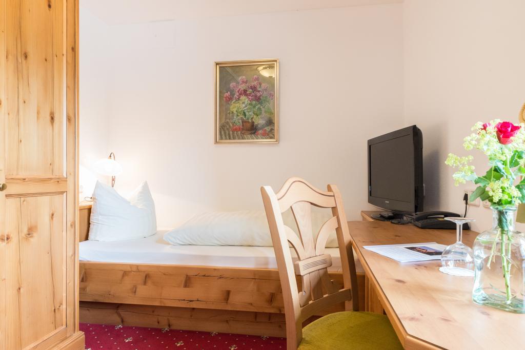 Metzgerei Gasthof Oberhauser - Hotel Zur Post 艾格灵 外观 照片